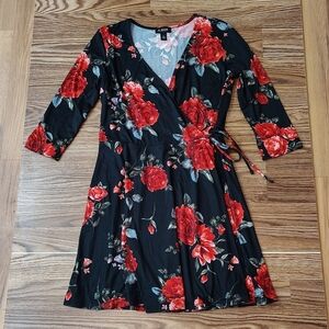 A. Byer Ladies V-Neck Floral Dress,  X-Large,  Black and Roses Floral Dress